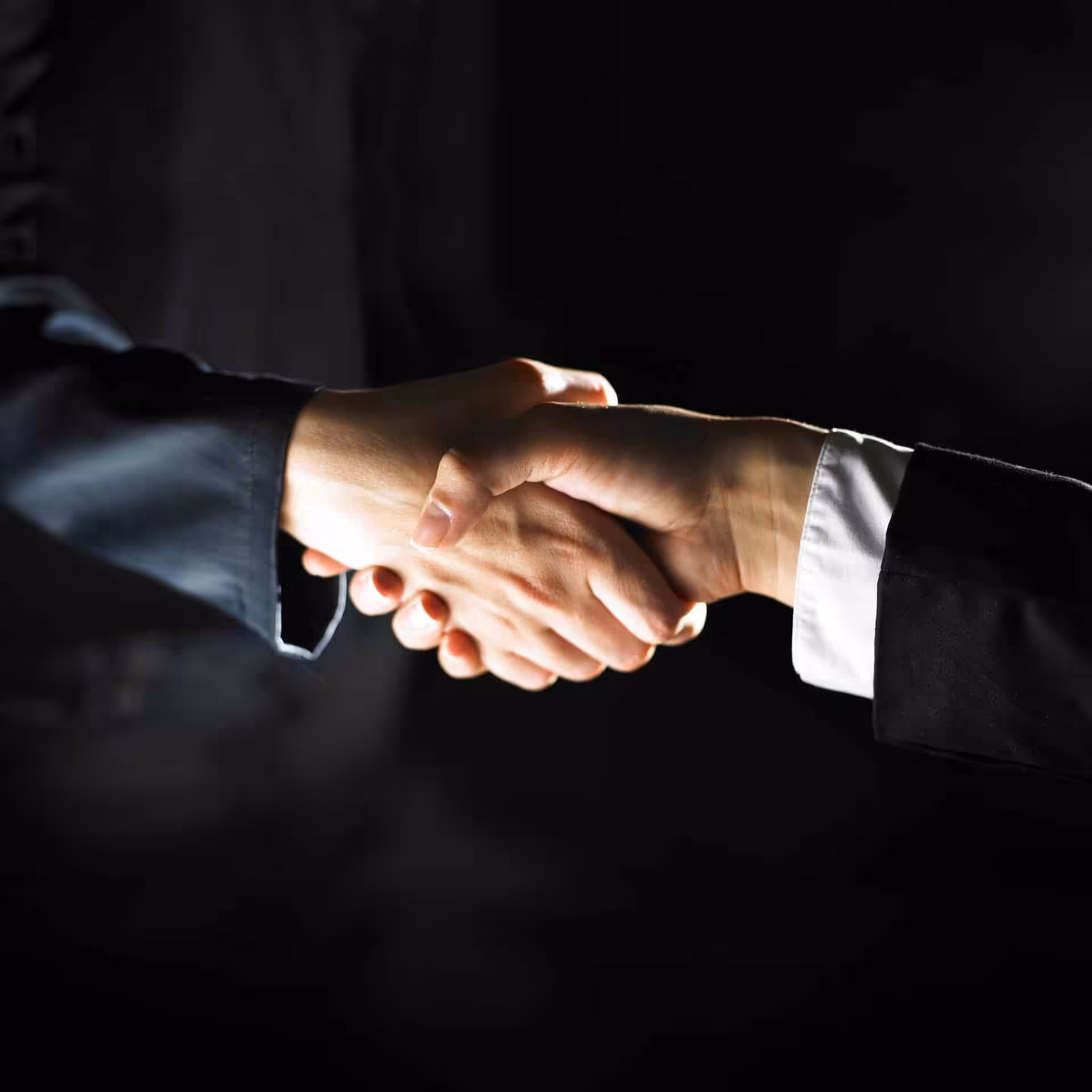 Vendre son or à domicile vous offre un service pratique, sécurisé et confidentiel pour transformer vos bijoux en argent sans bouger de chez vous.