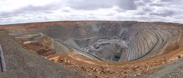 Découvrez les grandes mines d’or qui dominent l’industrie aurifère mondiale, leur production impressionnante et leur rôle clé dans le marché du métal précieux.