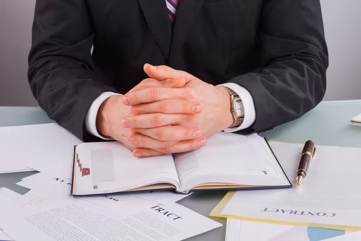 business-man-working-at-office-2022-02-03-08-03-32-utc (1) Si vous avez des questions sur nos procédures ou souhaitez plus d’informations sur la vente de votre or en Suisse romande, n’hésitez pas à nous contacter. Nos experts sont à votre disposition pour vous offrir un service fiable et sécurisé, que ce soit à Lausanne, Vevey, Sion, dans le Comté de Valais ou ailleurs en Suisse romande.